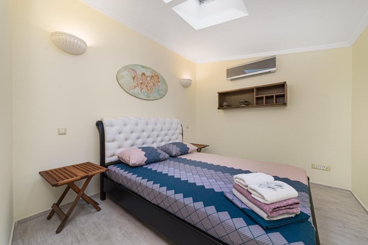 Classical Deribasivska 3-Bedrooms Apartment Oldenburg Bagian luar foto